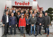 Das Schmorrde-Team bei Trodat in Wels: gemeinsamer Betriebsausflug im Jubiläumsjahr (Bild: Rudolf Schmorrde KG)