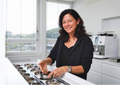 Monika Oeggerli, Trainerin im Schaerer Coffee Competence Centre: Schulungsangebot neu strukturiert (Bild: Schaerer)